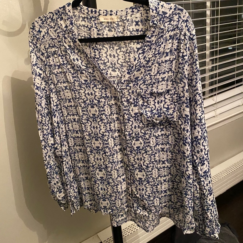 Patterned Top. Never Worn! - image 4